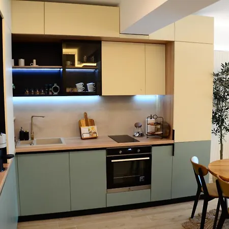 Zyra Seaside Infinity Apartment Нэводари
