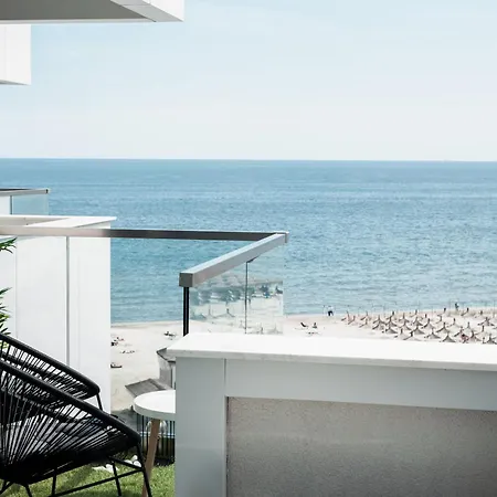 Zyra Seaside Infinity Apartment Апартаменты *