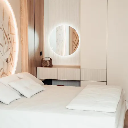 Zyra Seaside Infinity Apartment