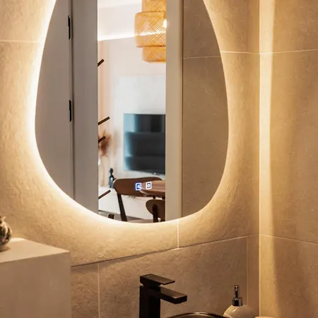 Zyra Seaside Infinity Apartment *