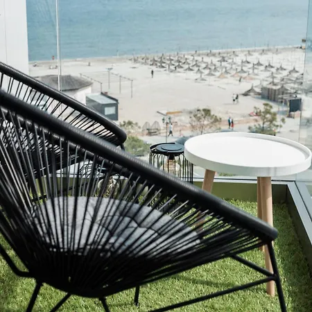 Zyra Seaside Infinity Apartment Нэводари