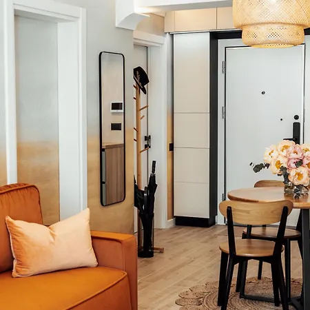 Zyra Seaside Infinity Apartment *