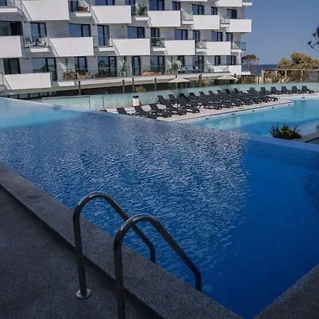 Zyra Seaside Infinity Apartment Апартаменты
