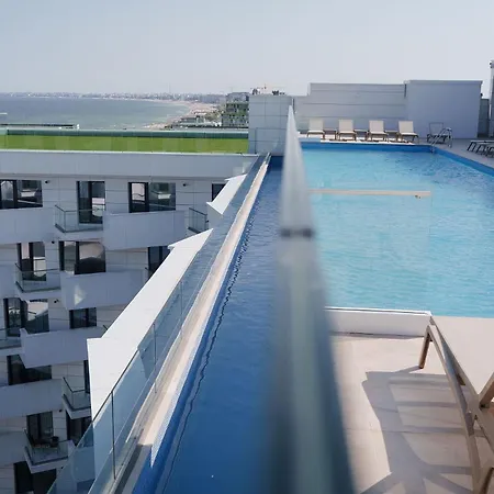 Zyra Seaside Infinity Apartment Нэводари