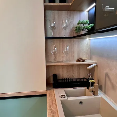 Апартаменты Zyra Seaside Infinity Apartment Нэводари