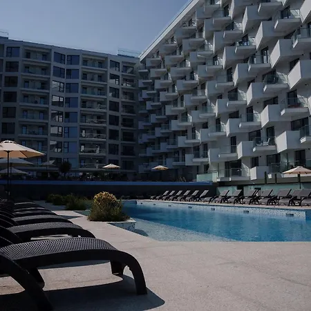 Zyra Seaside Infinity Apartment