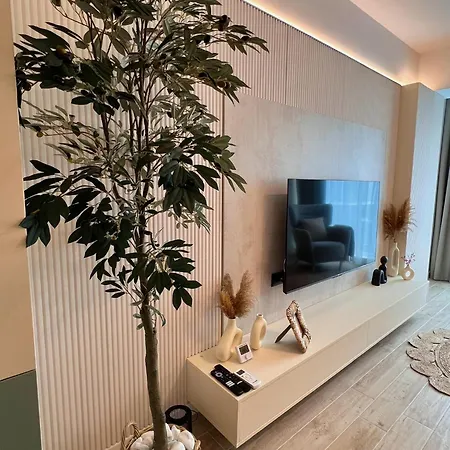 Zyra Seaside Infinity Apartment Апартаменты *