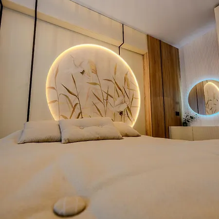 Zyra Seaside Infinity Apartment Нэводари