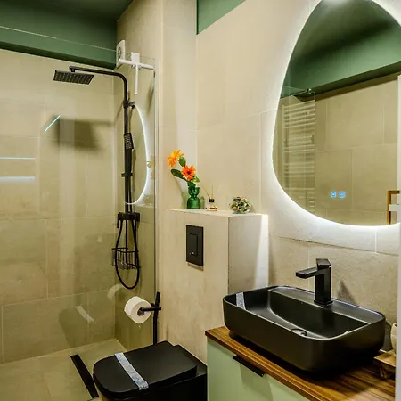 Апартаменты Zyra Seaside Infinity Apartment
