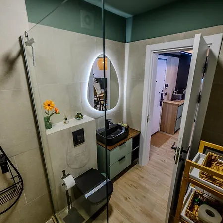 Zyra Seaside Infinity Apartment Нэводари