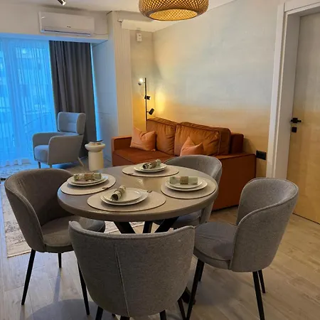 Zyra Seaside Infinity Apartment *