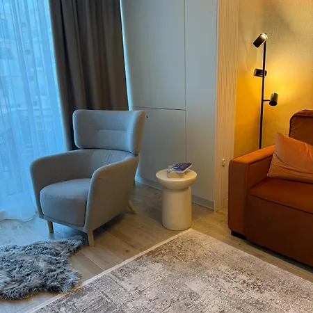 Zyra Seaside Infinity Apartment Нэводари